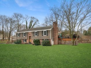 7 Juniper Rd, Newtown, CT 06470