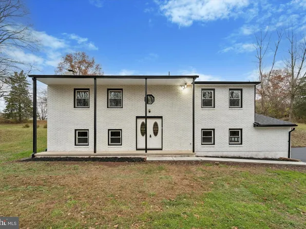 2672 Crownview Rd, Pottstown, PA 19464