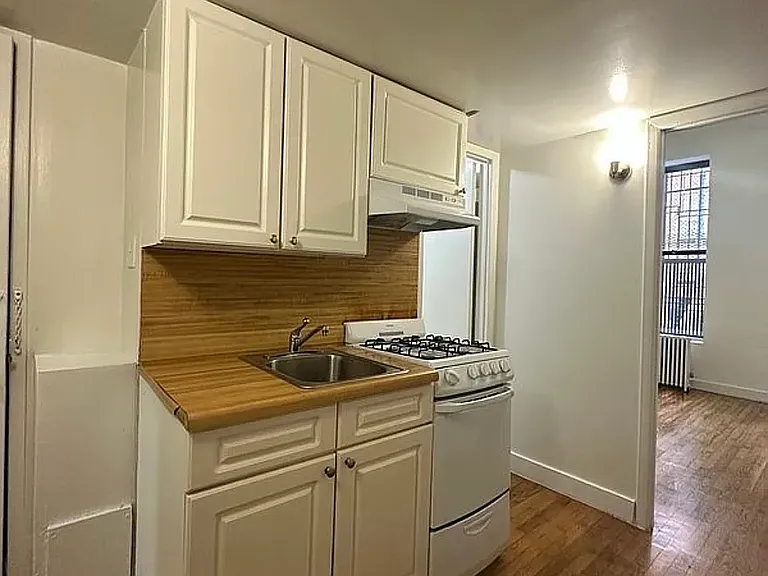 221 E 32nd St #2 — Photo 2