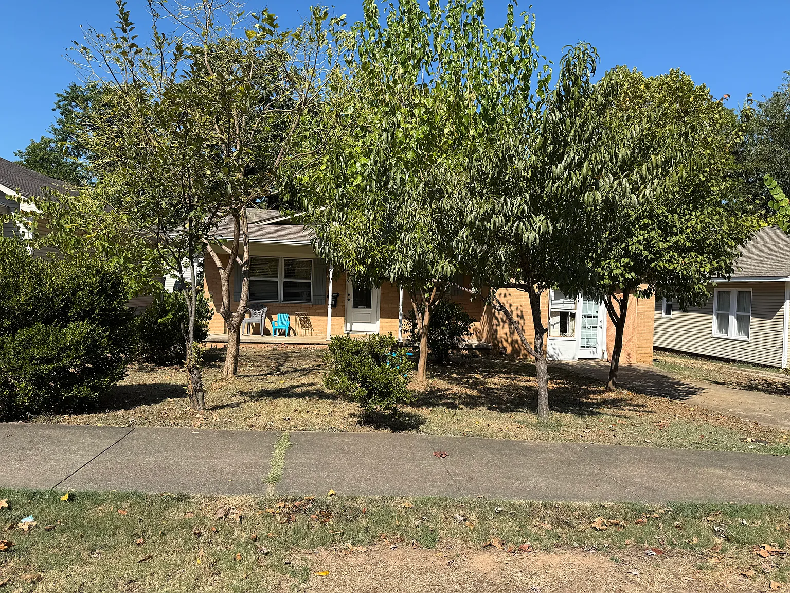 3 bed, 1.5 bath, 1090 sqft, $1,109 — Photo 1
