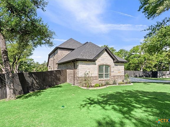 4th image of 204 Lago Viento Ln
