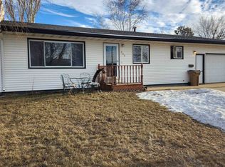 908 24th Ave NW, Minot, ND 58703