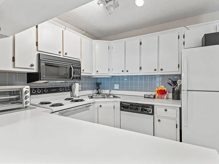 2732 SW Matheson Ave #112-B2 — Photo 9