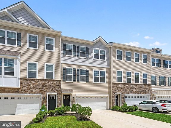 4th image of 33 Sullivan Way