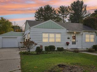 1343 Hillside Dr, Waukesha, WI 53186