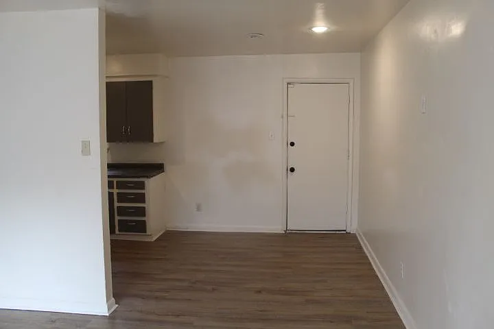 6 York Dr — Photo 4