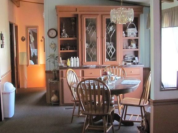 China Cabinet/dining room