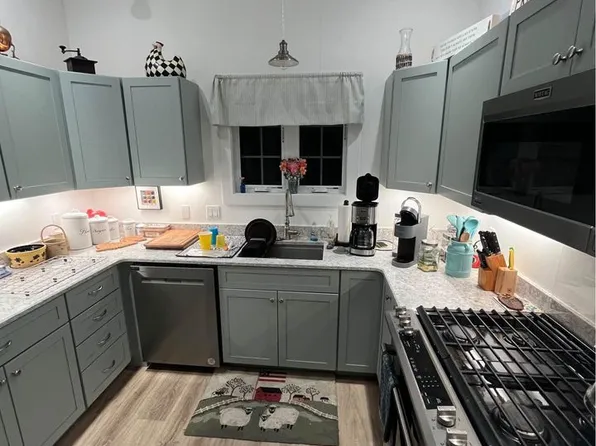 52 Loop Rd, Topsham, ME 04086