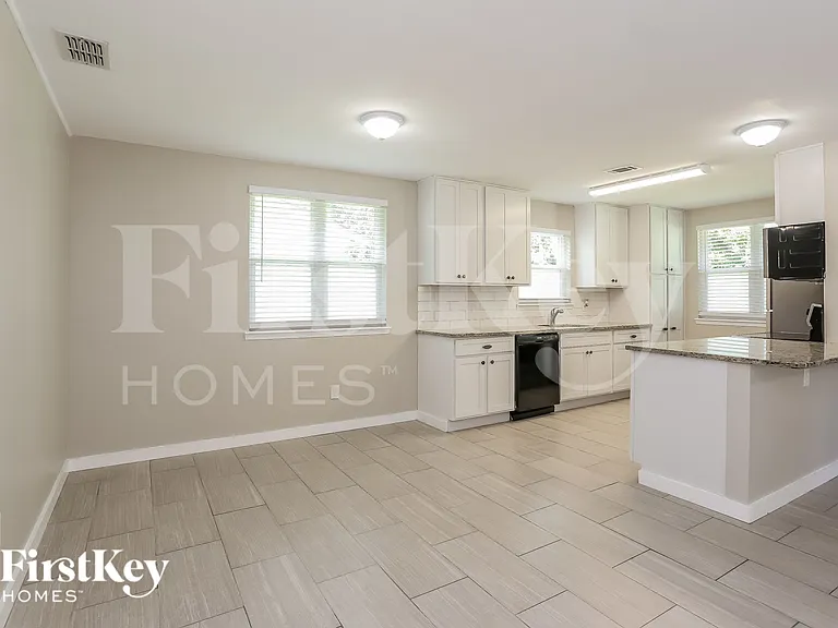 1047 Cove Landing Dr — Photo 6
