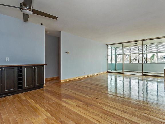 3rd image of 1050 N Corona St APT 201