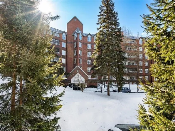 300 River Road #304, Manchester, NH 03104