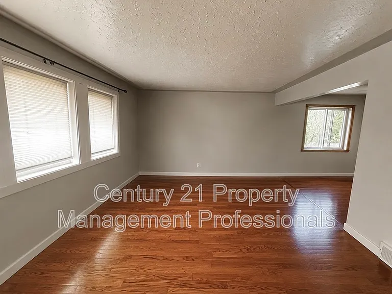 9503 Sherridon Dr — Photo 2