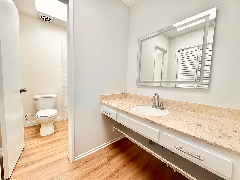 17821 Sherman Way #14 — Photo 7