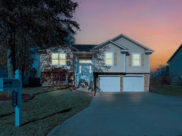 402 NW Orion Dr, Grain Valley, MO 64029