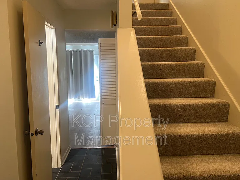 2820 S O St — Photo 2