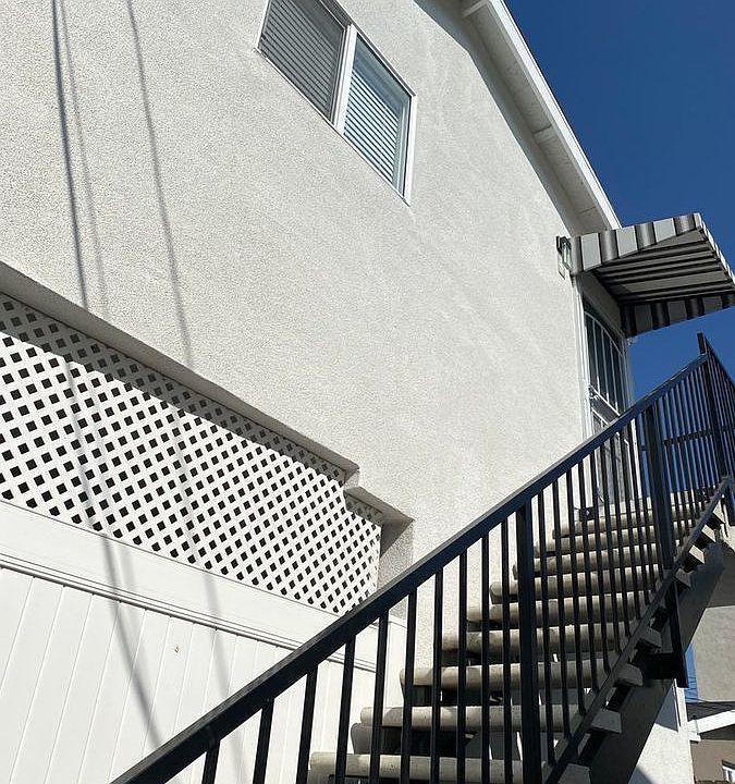 1st image of 403 1/2 Eucalyptus Dr