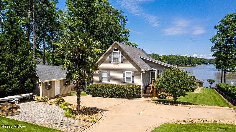 1st image of 207 Thomas Dr