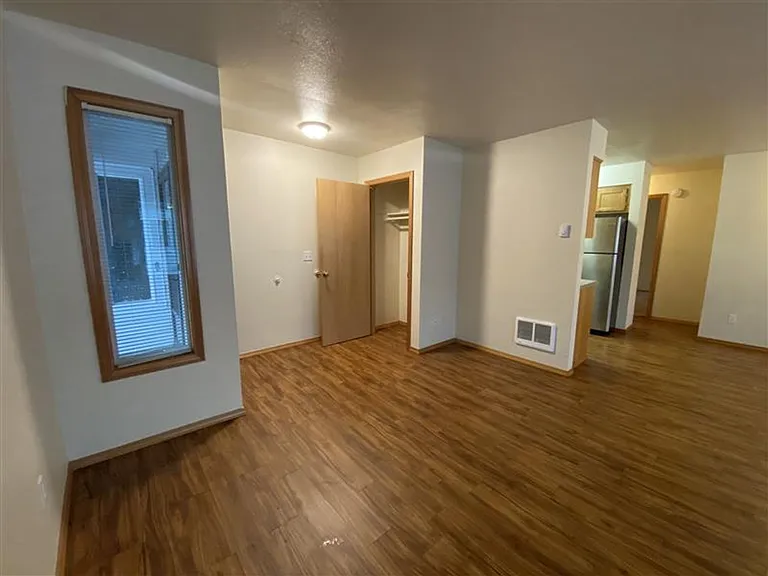 Laura Lane Apartments — Photo 6