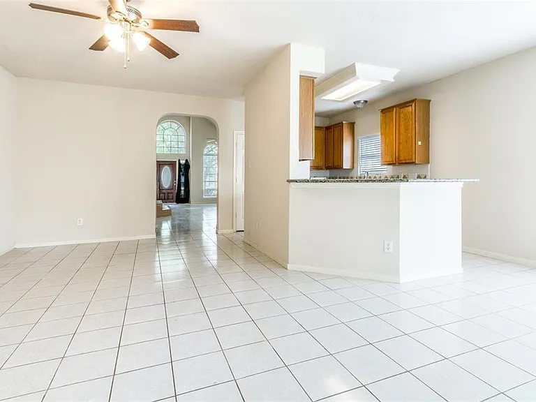 1138 Evandale Ln — Photo 7