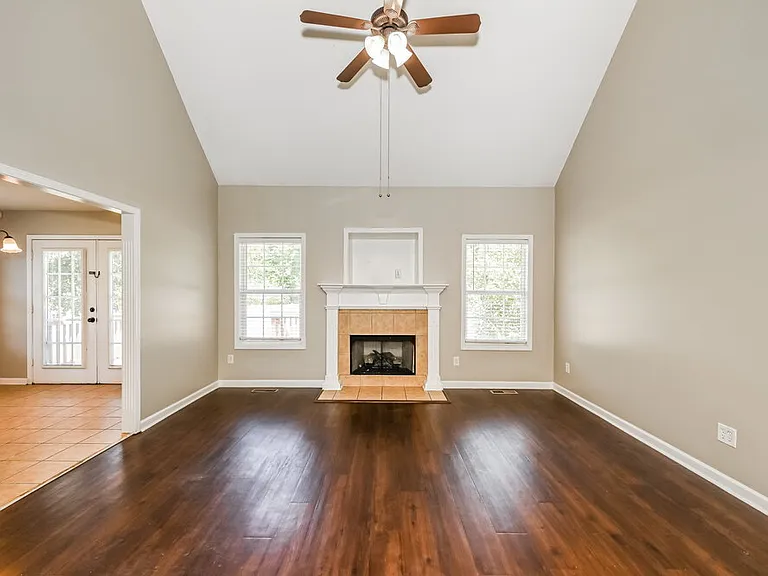 3418 Leslie Ln — Photo 4