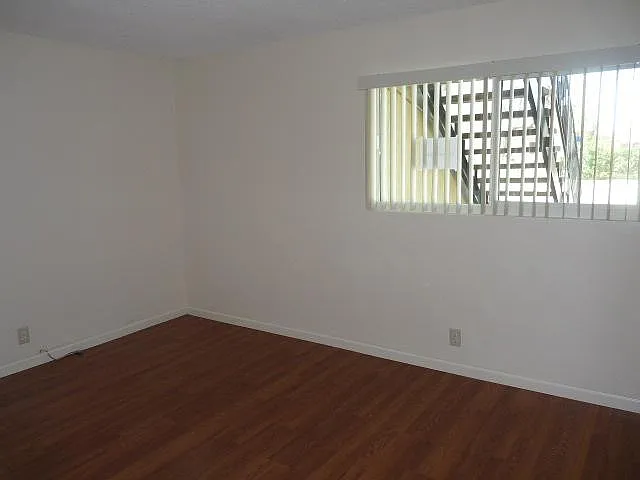 10515 Sylvan St — Photo 12