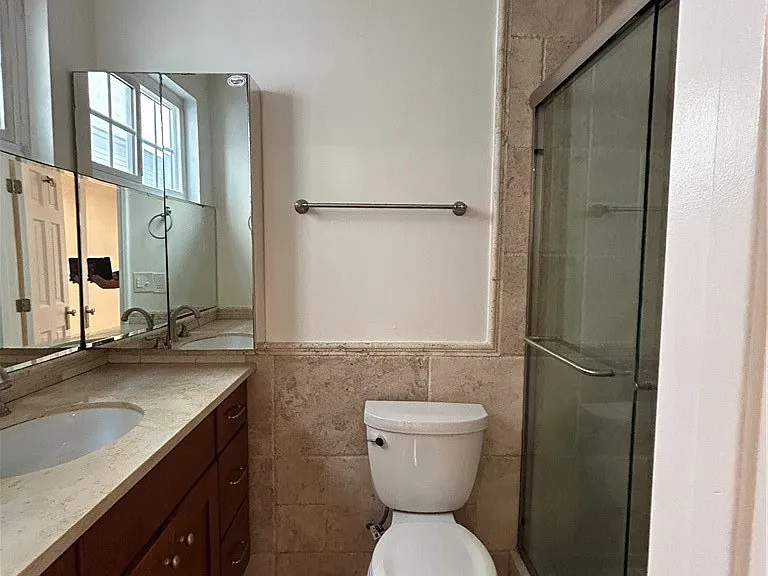744 Center Pl #B — Photo 7