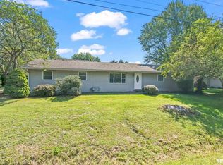 700 E Cardinal Ct, Athens, IL 62613