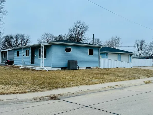 512 E 19th St, Grand Island, NE 68801