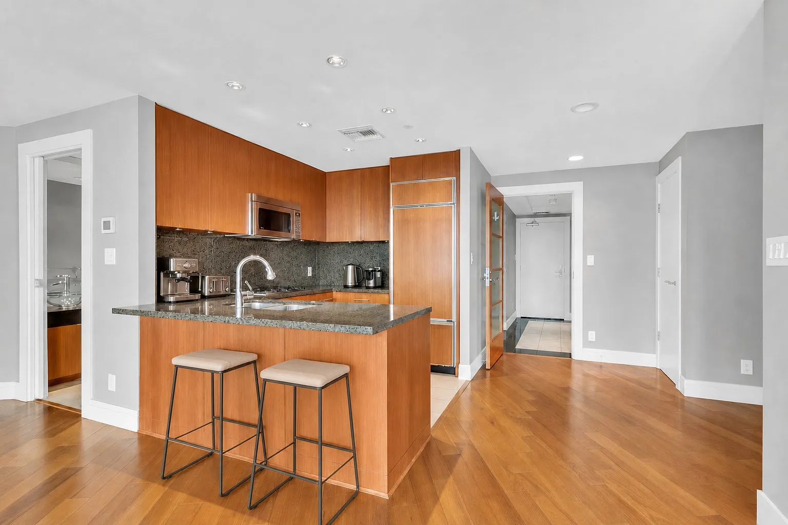 2 bed, 1400 sqft, $6,800 — Photo 3