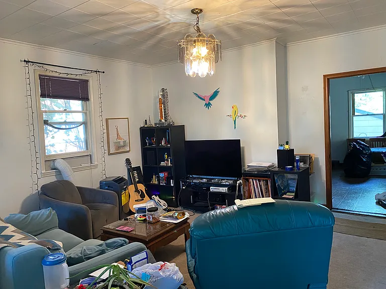 321 9th St SE — Photo 4