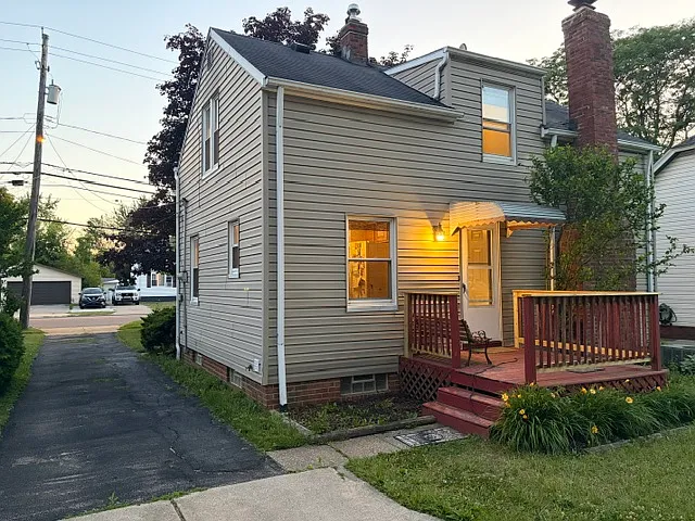 1377 Broadway Ave — Photo 2