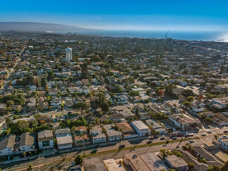 1430 Manhattan Beach Blvd #4 — Photo 3