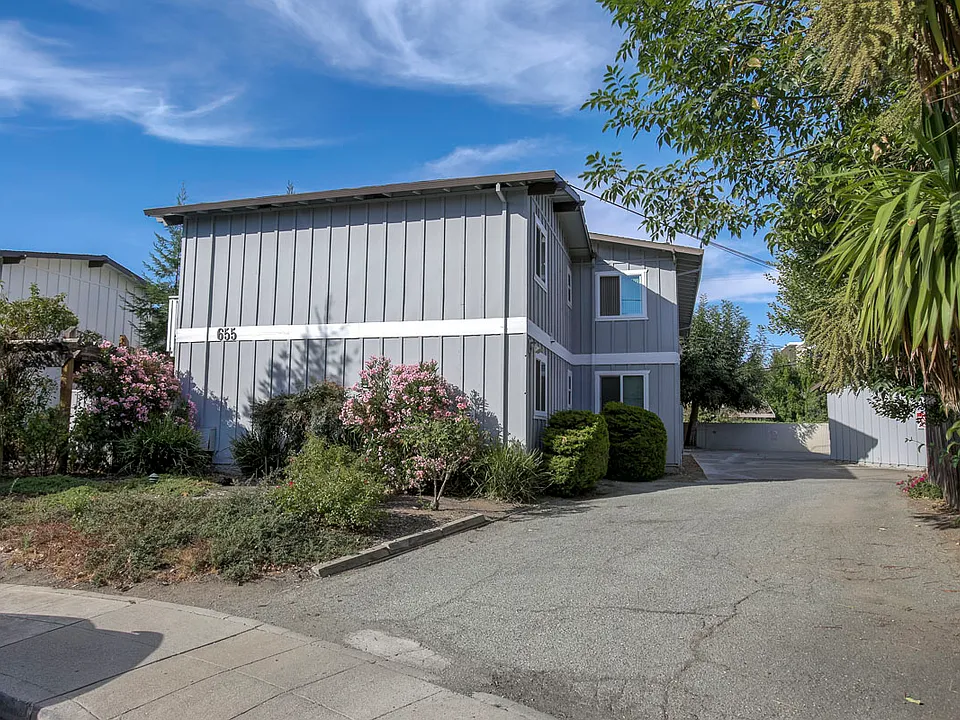 655 Reseda Dr #7