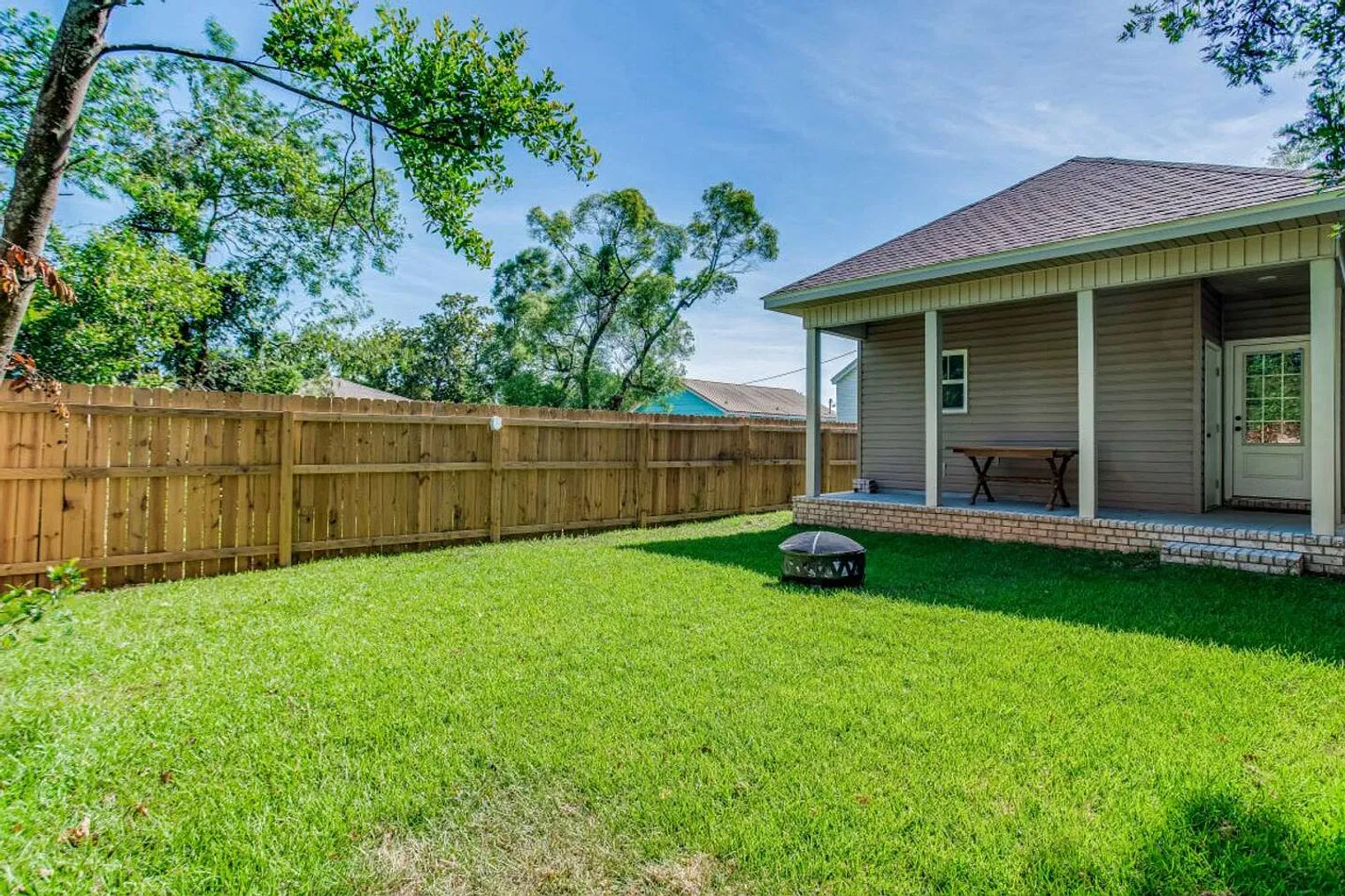 3 bed, 2.0 bath, 1291 sqft, $3,165 — Photo 4