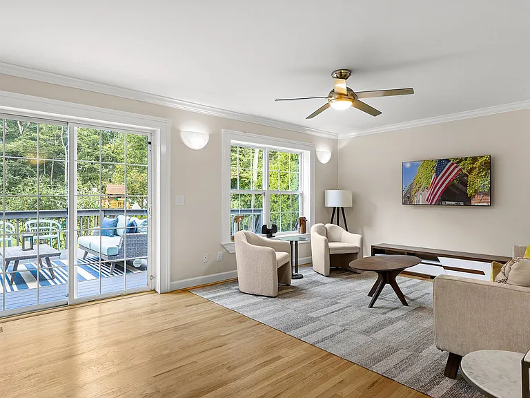 26 Squires Ave — Photo 6