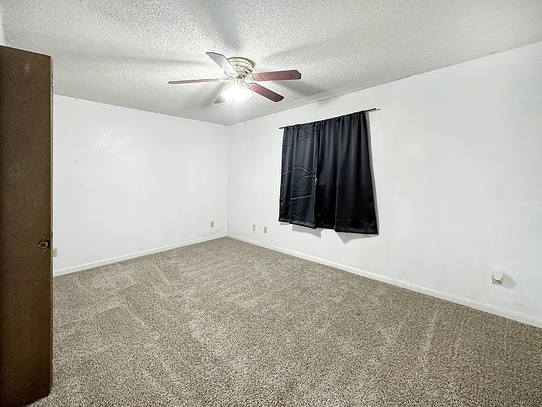 1406 N Tasker Dr — Photo 8