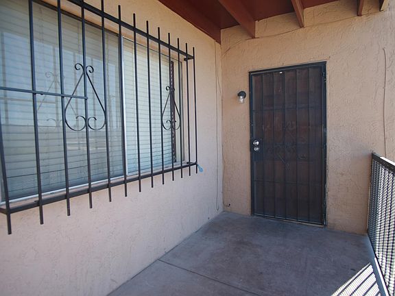 3rd image of 2462 N Balboa Ave