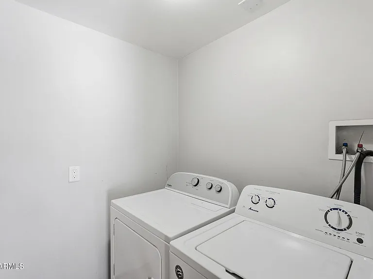 1609 E Gaylon Dr — Photo 32