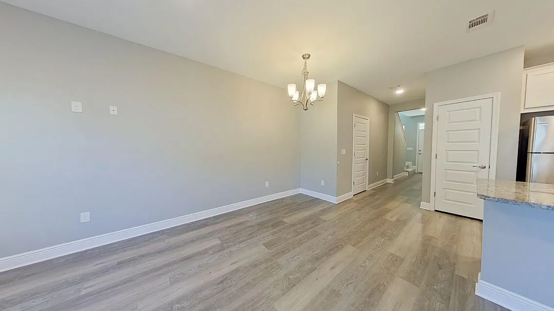 7 Holmes Boulevard Unit C — Photo 3