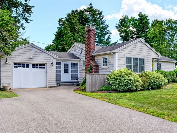 6 Winthrop Dr, Attleboro, MA 02703
