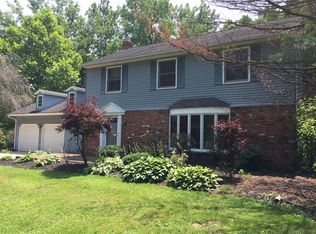 9343 Gem Rd, Chesterland, OH 44026