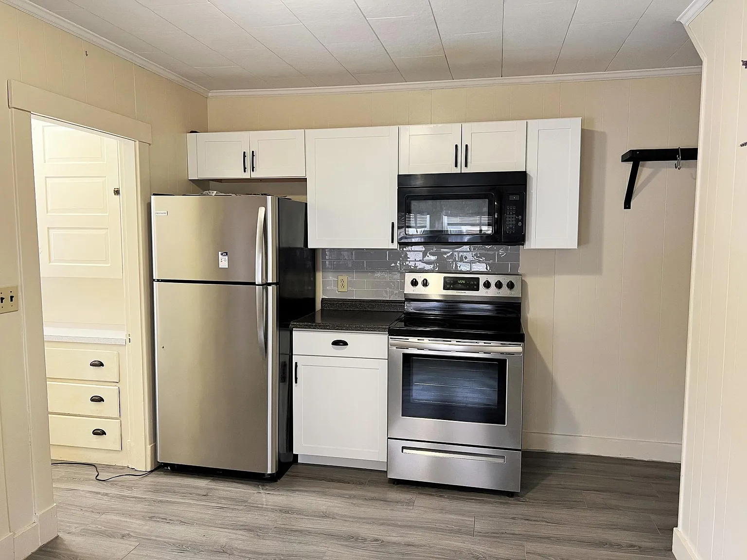 3 bed, 1200 sqft, $2,000 — Photo 3
