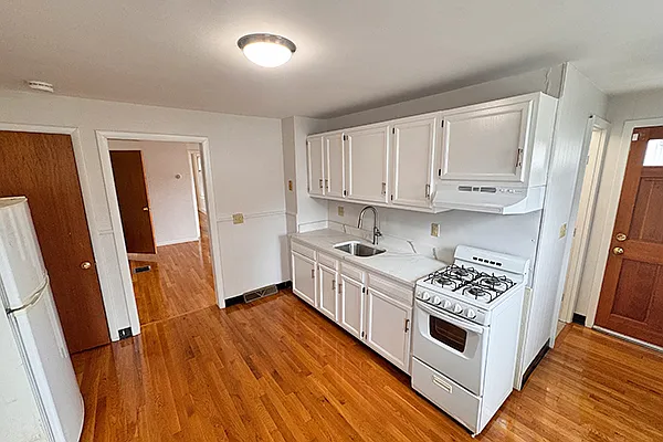 1 bed, 1.0 bath, 640 sqft, $2,100 — Photo 4