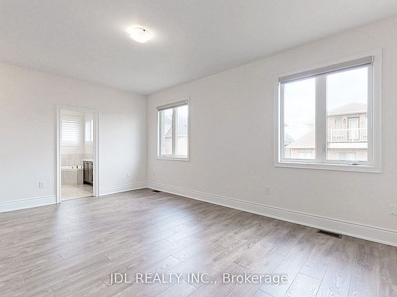 3rd image of 95 Giardina Cres