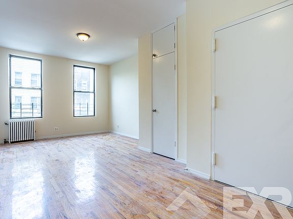 5th image of 178 Nassau Ave #2B