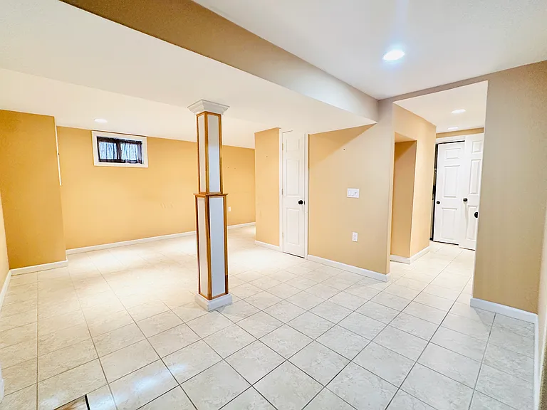 492 Lynn St — Photo 12