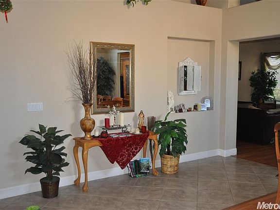 3rd image of 784 Spaulding Dr