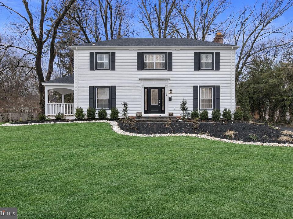 1st image of 11 Hendrickson Rd