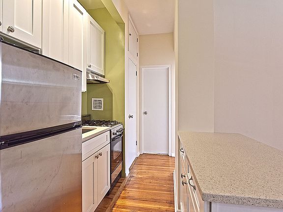 5th image of 1125 Lexington Ave APT 2B