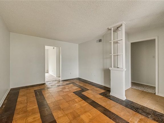 3rd image of 8815 Palisade Dr